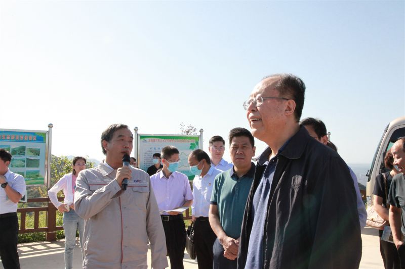 
				   
					河南省人大常委會黨組副書記、副主任馬懿一行到洛陽黃河同力調(diào)研
				 